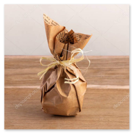 Natürliche Geschenkverpackung mit Band
